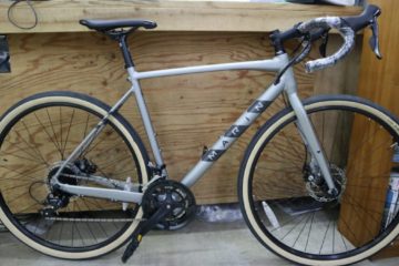 <span 1 700×40Cの大ボリュームな足回りのストリート&グラベルバイク</span> <span 1 700×40Cの大ボリュームな足回りのストリート&グラベルバイク</span>