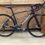 KhodaaBloom FARNA DISC Tiagra トリプルバテットなアルミフレームで、油圧ディスクブレーキで、10速ティアグラなロードバイク。